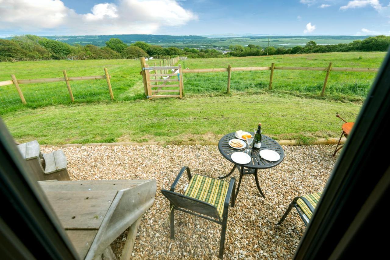 The Big Cwtch Shepherd'S Hut Kidwelly ภายนอก รูปภาพ